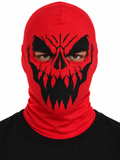 Cagoule rouge portée avec visage de crâne noir pour déguisement d’Halloween