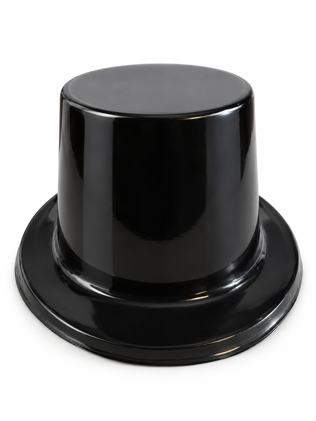 Chapeau haut-de-forme noir brillant et rigide avec large bord sur fond blanc