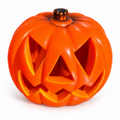 Citrouille lumineuse orange Jack-o’-lantern avec yeux, nez triangulaire et bouche ajourés pour Halloween