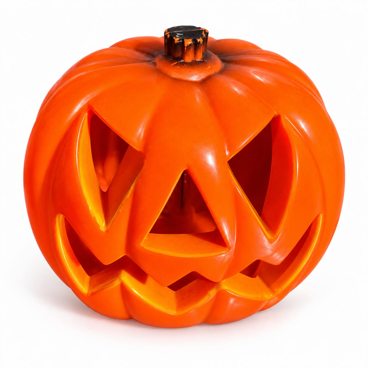 Citrouille lumineuse orange Jack-o’-lantern avec yeux, nez triangulaire et bouche ajourés pour Halloween