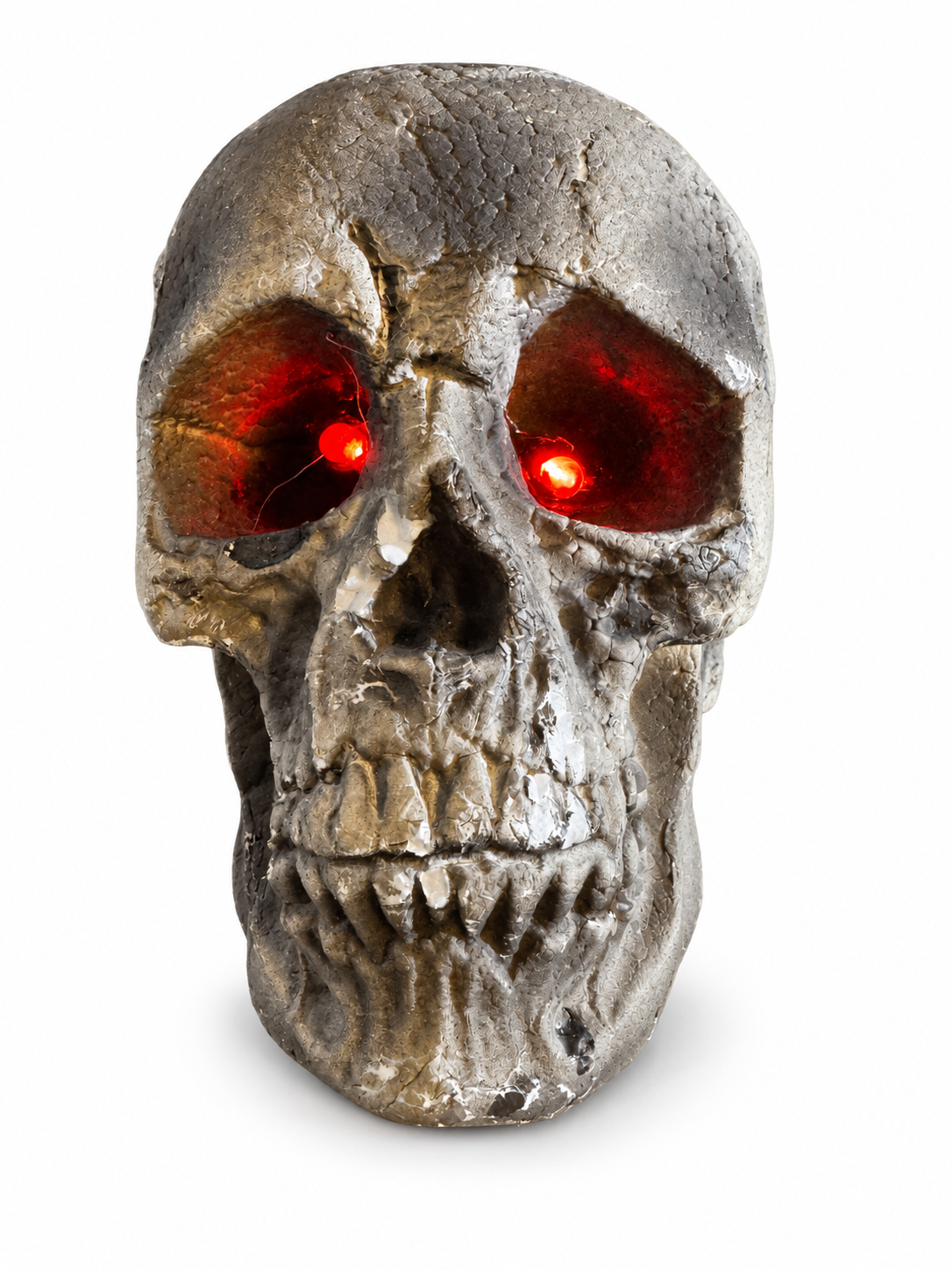 Crâne décoratif gris à l’aspect vieilli avec deux yeux rouges lumineux, sur fond blanc