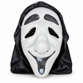 Masque blanc souriant avec traits noirs et cagoule noire sur fond blanc