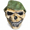 Masque de squelette soldat beige vieilli avec filet noir devant les yeux et calot militaire vert