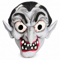 Masque de vampire gris caricatural avec grands yeux veinés, oreilles pointues et crocs