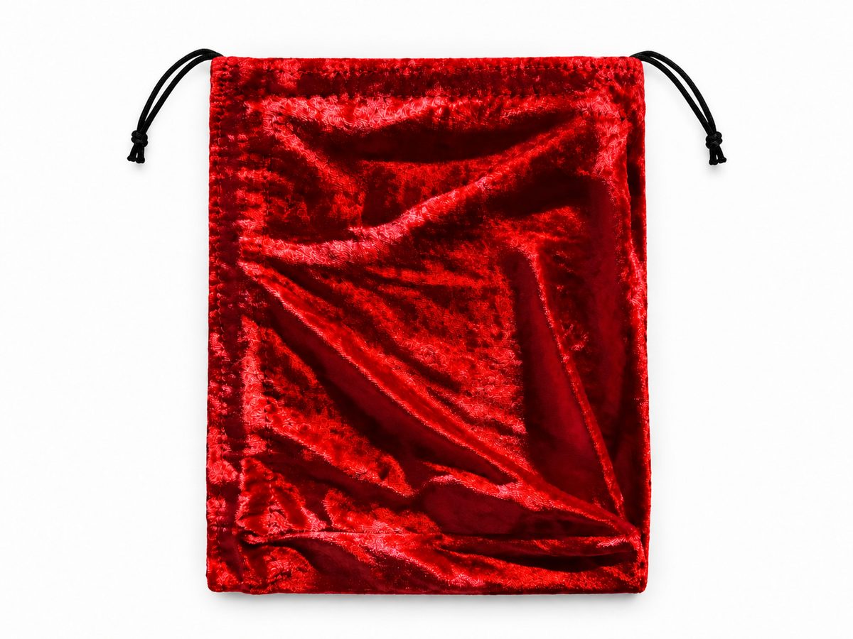 Sac rouge en velours avec cordons noirs sur fond blanc