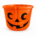 Seau à bonbons Halloween orange en forme de citrouille avec visage noir souriant