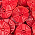 Bonbons Strawberry Spirals Damel rouges en forme de spirales à la fraise
